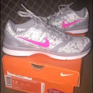 New Women’s Nike Running Shoes Sz 7.5